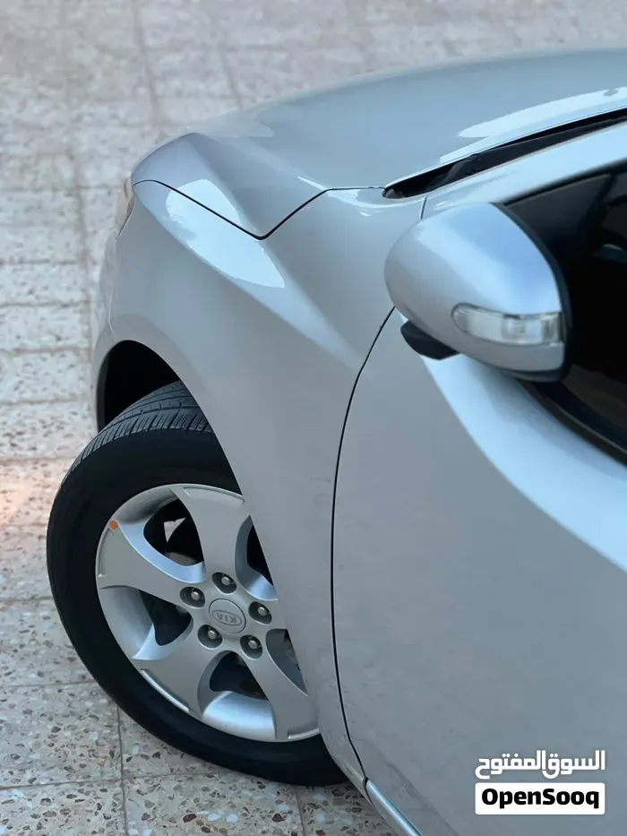 Kia Forte 2010 photo 2