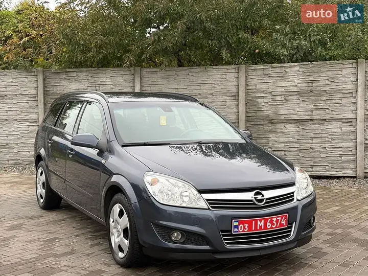 Opel Astra 2009 photo 4