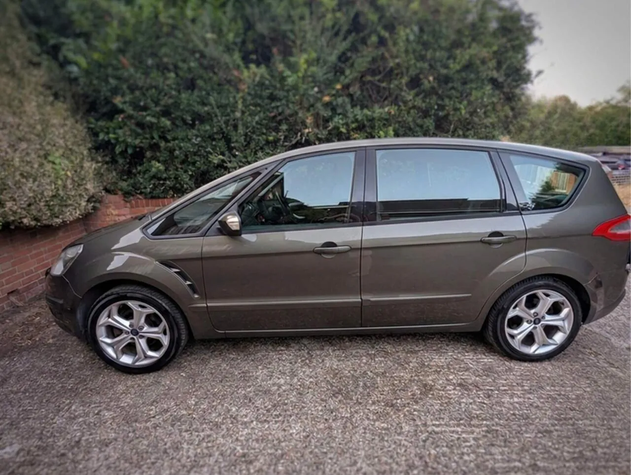 Ford S-Max 2013 photo 4