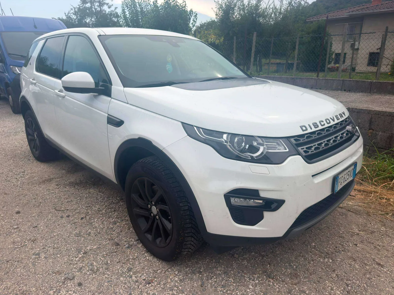 Land Rover Discovery Sport 2017 photo 3