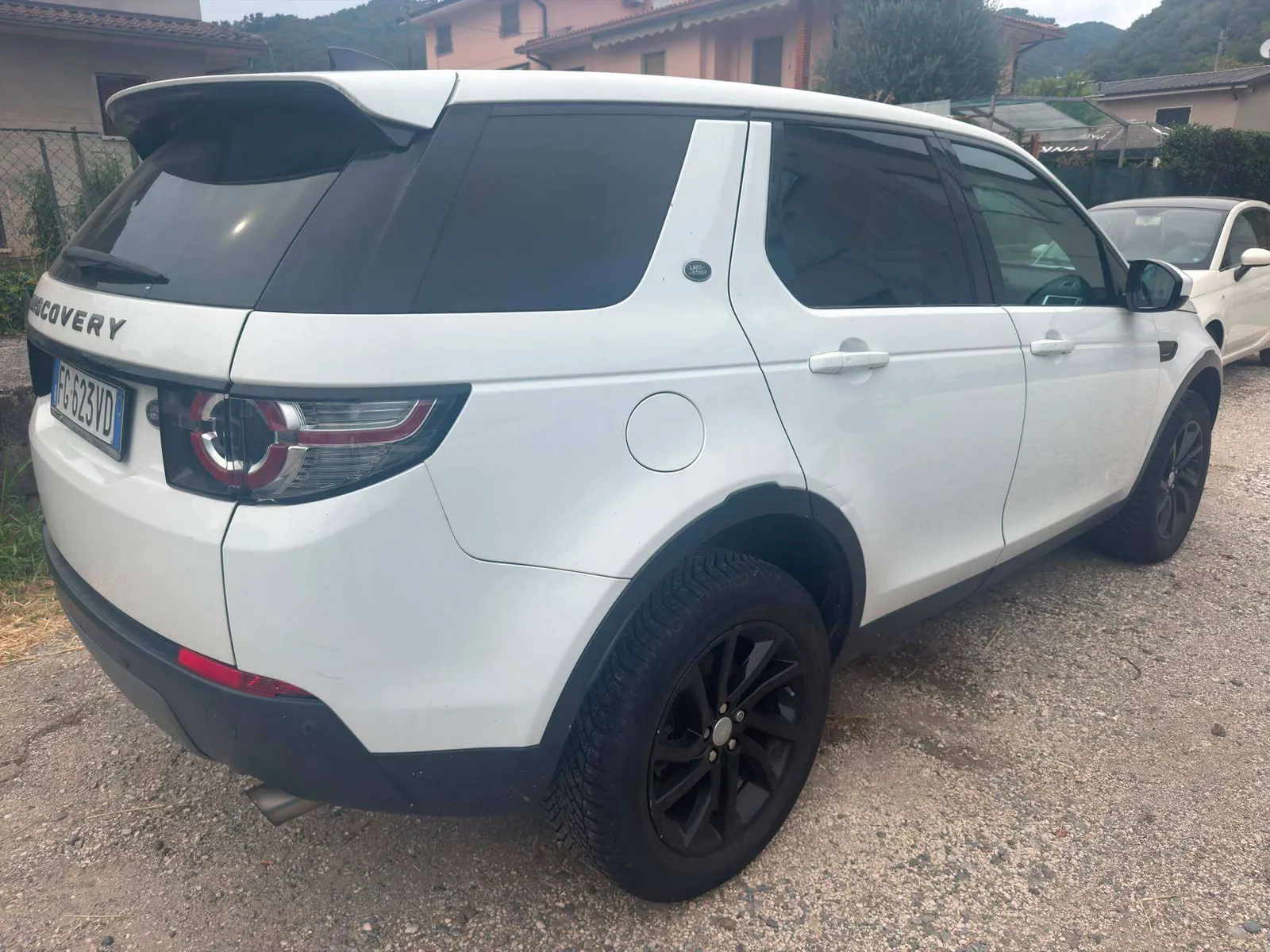 Land Rover Discovery Sport 2017 photo 4