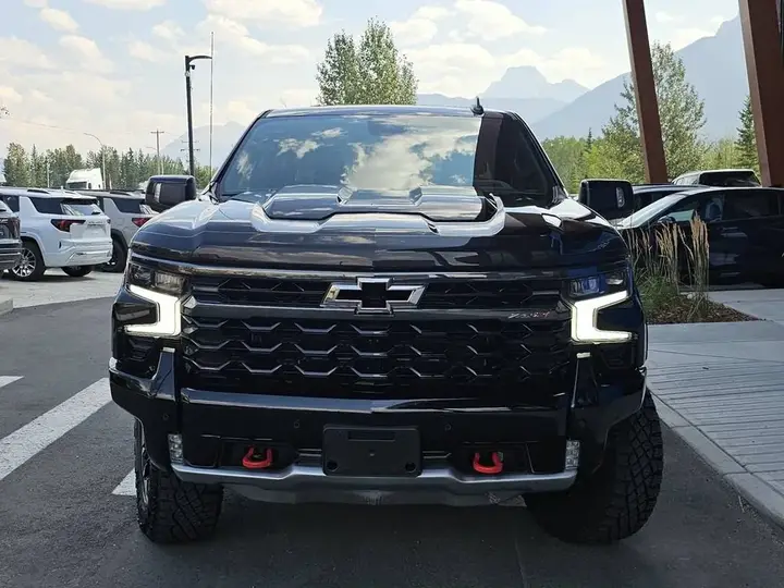Chevrolet Silverado 1500 2025 photo 2