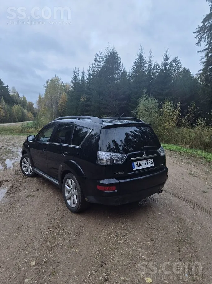 Mitsubishi Outlander 2011 photo 3