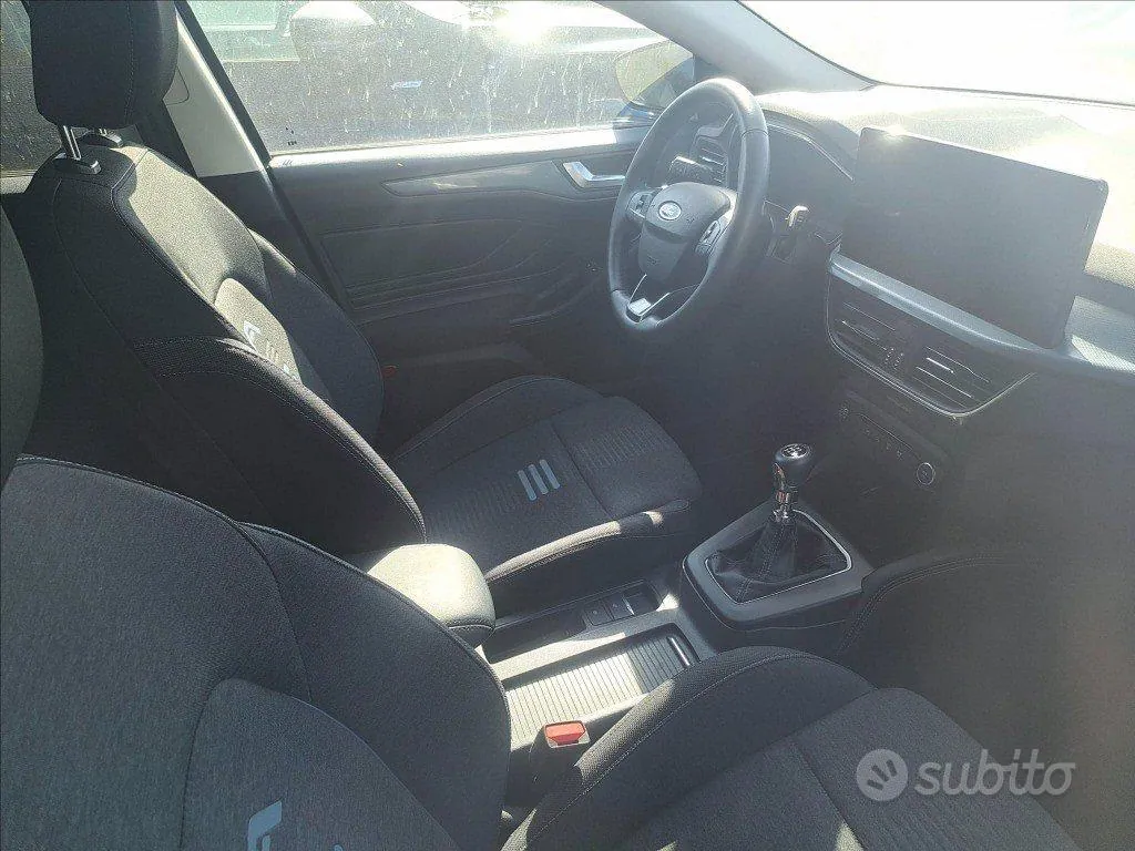 Ford Focus 2023 photo 3
