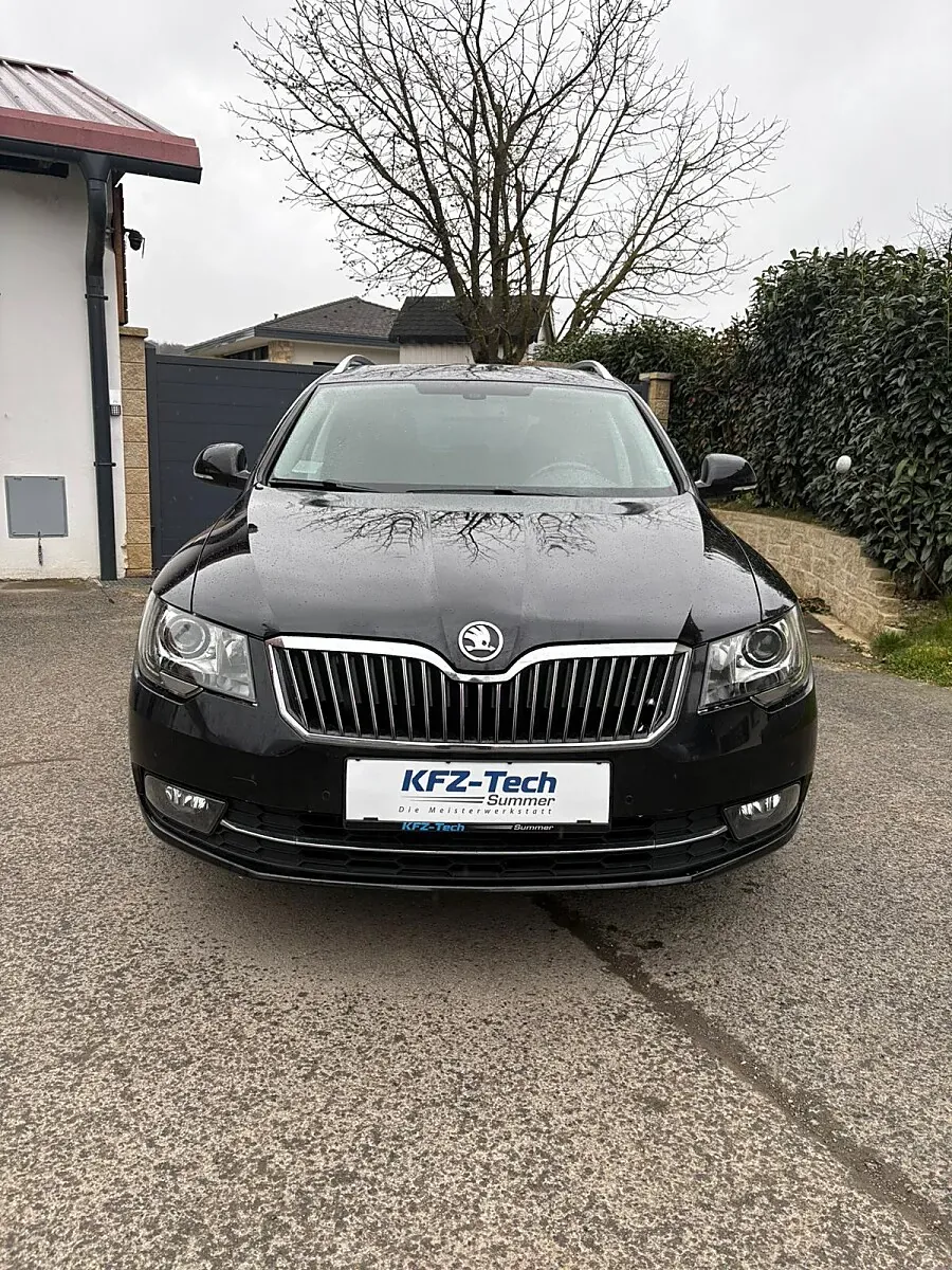 Skoda Superb 2013 photo 2