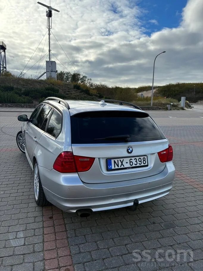 BMW 318 2009 photo 4