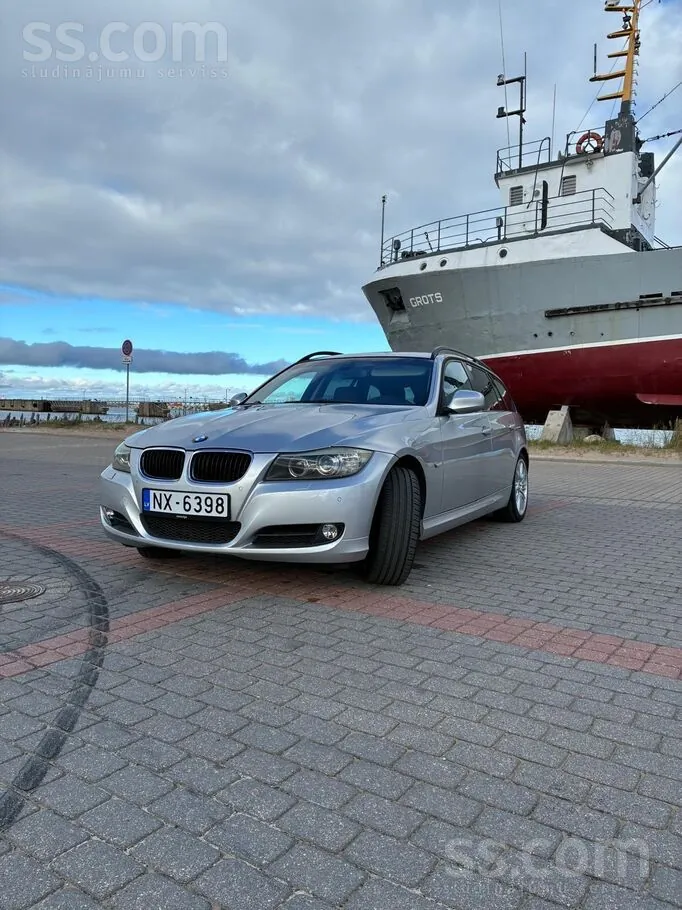 BMW 318 2009 photo 2