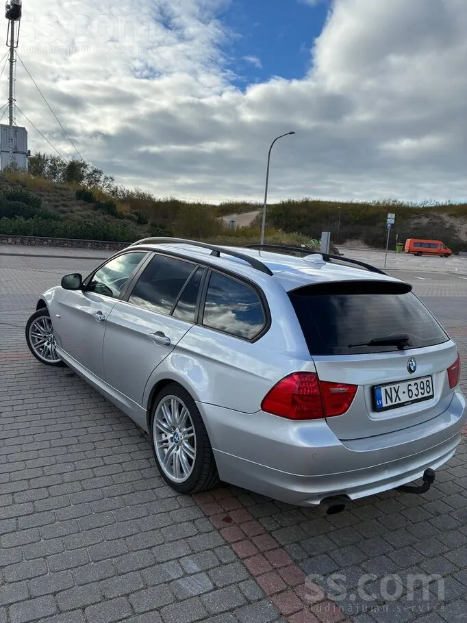 BMW 318 2009 photo 3