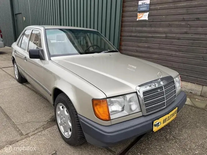 Mercedes-Benz W124