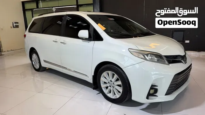Toyota Sienna 2012 photo 2