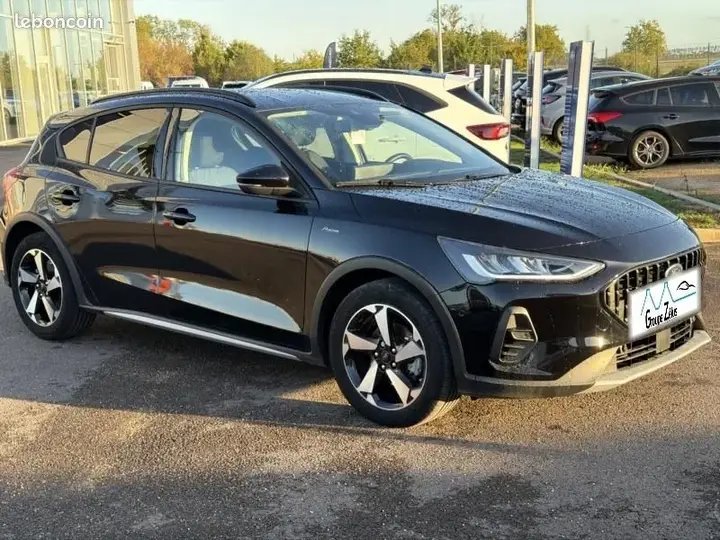 Ford Focus 2024 photo 2