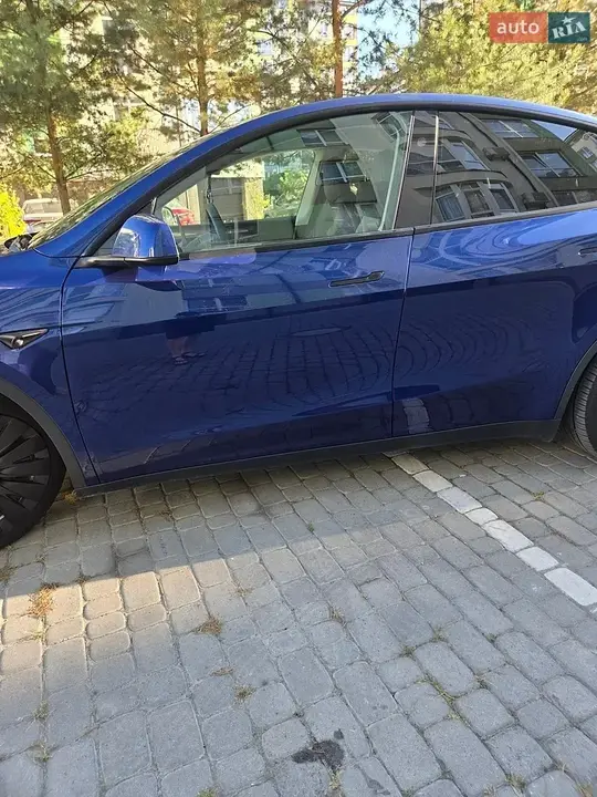 Tesla Model Y 2023 photo 4
