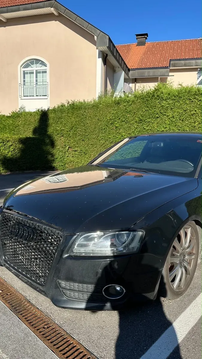 Audi A5 2009 photo 2