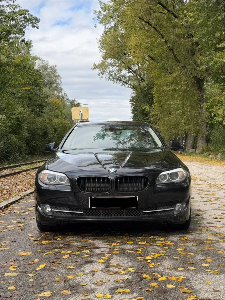 BMW 5 Series 2012 photo 2