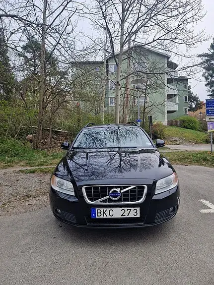 Volvo V70 2012 photo 2