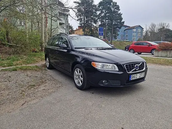 Volvo V70 2012 photo 3