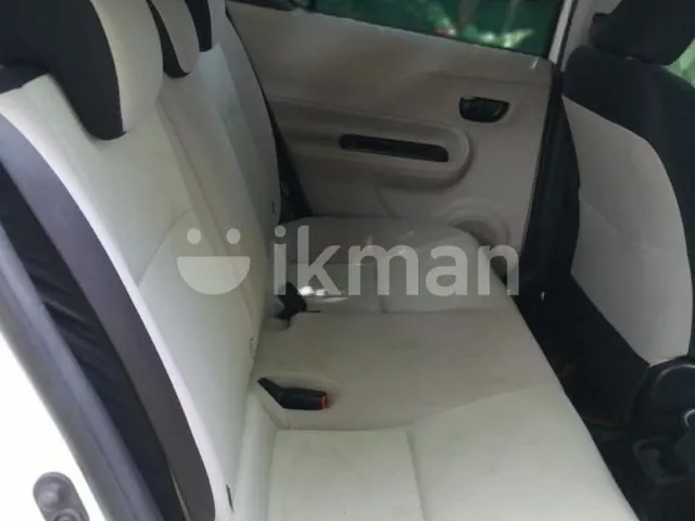 Toyota Aqua 2012 photo 4