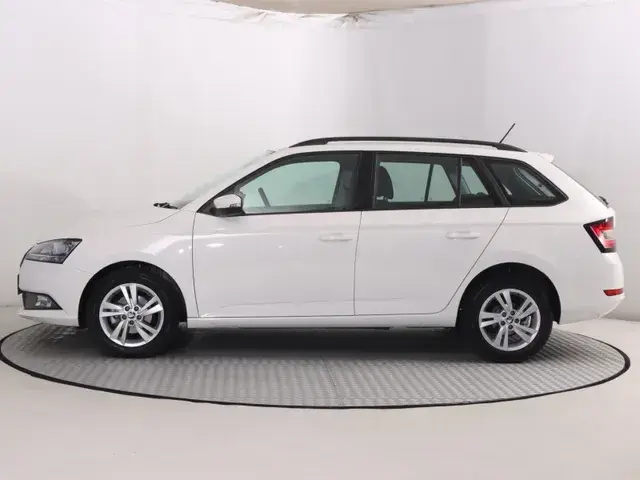 Skoda Fabia 2022 photo 2