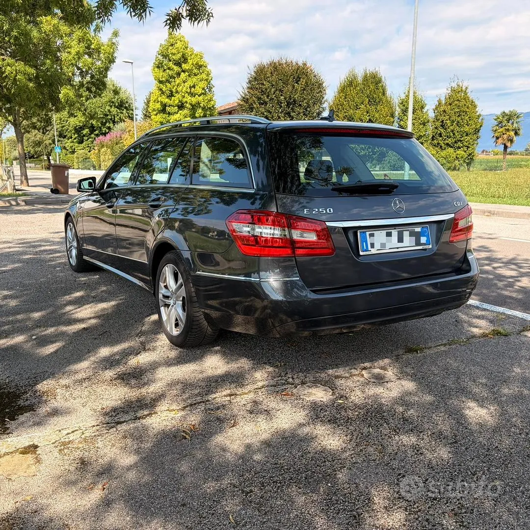 Mercedes-Benz 250 2011 photo 4