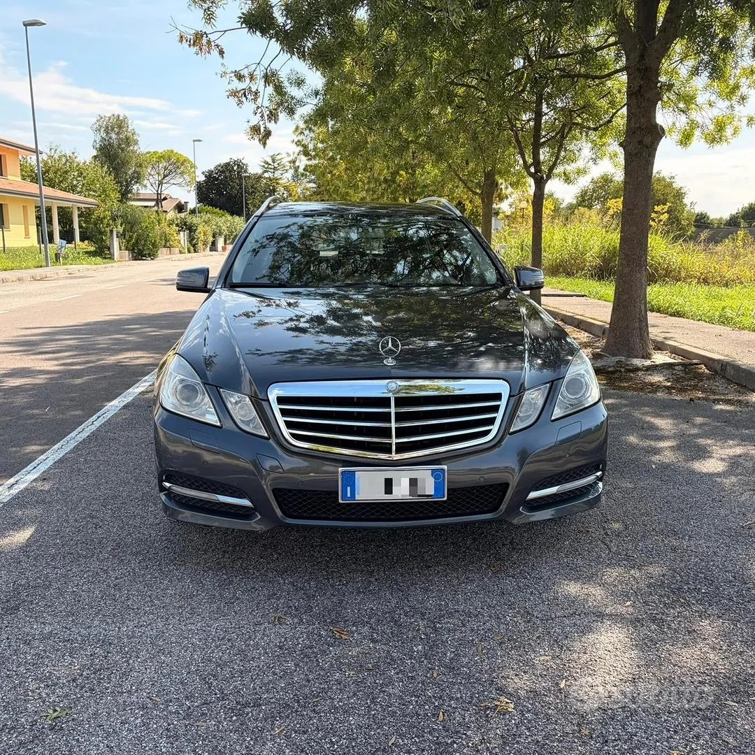 Mercedes-Benz 250 2011 photo 2