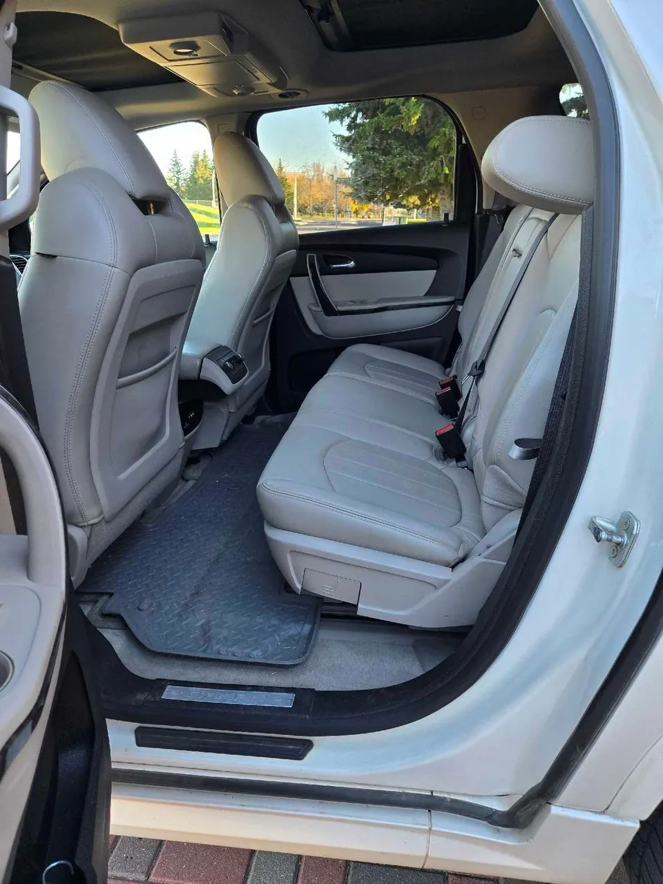 GMC Acadia 2012 photo 3