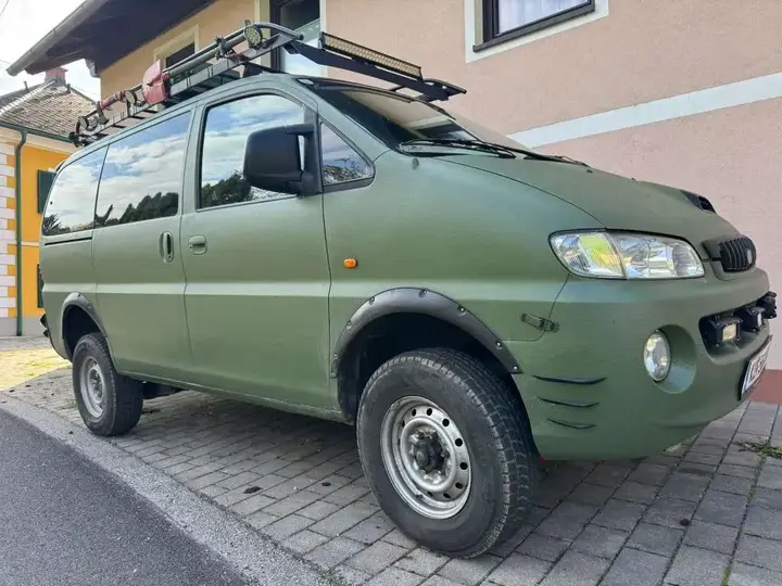 Hyundai Starex