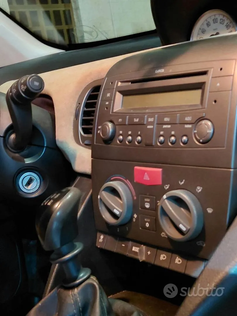Lancia Ypsilon 2005 photo 2