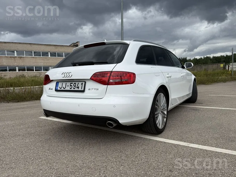 Audi A4 2010 photo 2