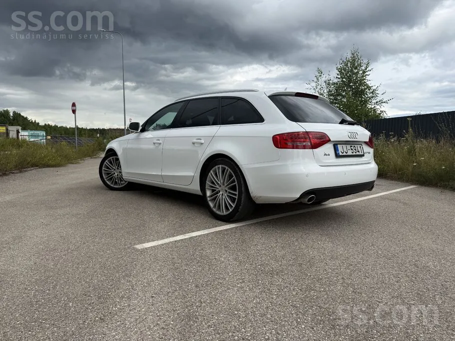 Audi A4 2010 photo 4