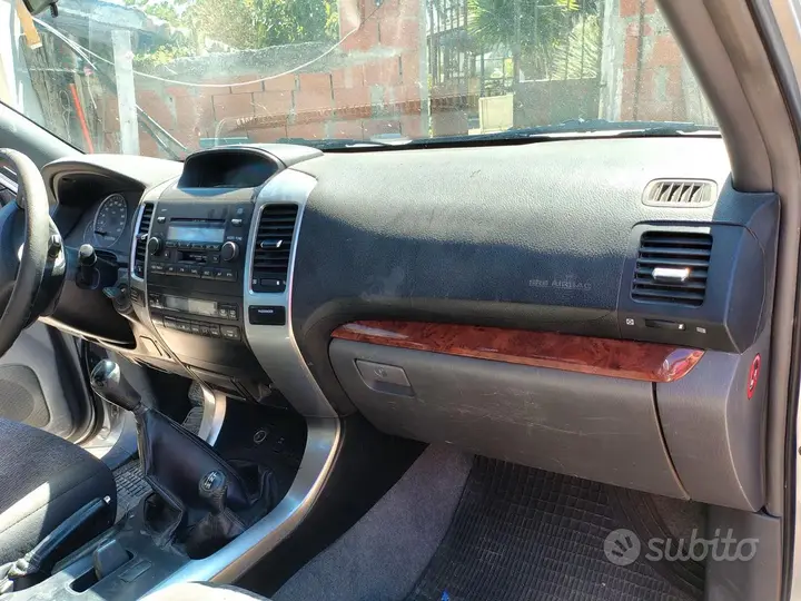 Toyota Land Cruiser 2004 photo 2
