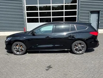 Ford Focus 2021 photo 2