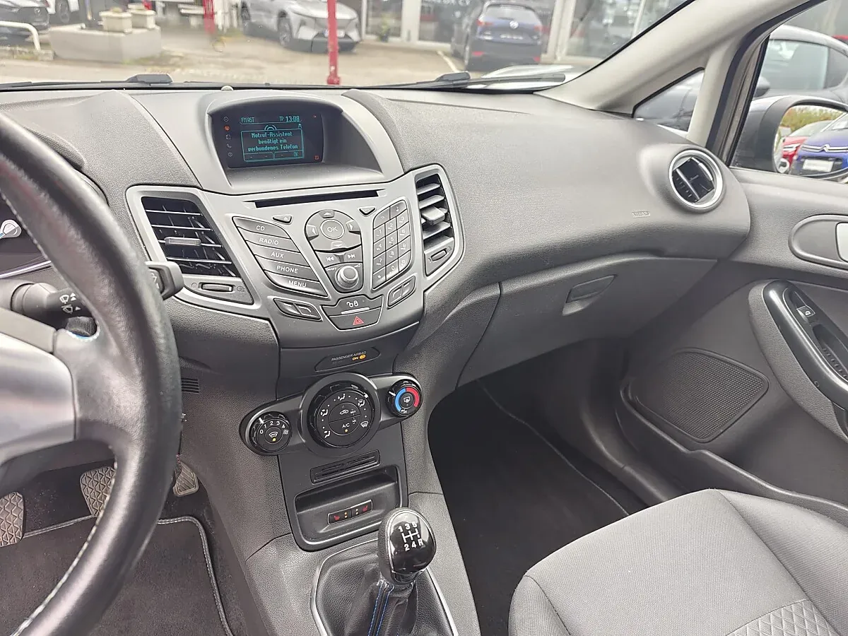 Ford Fiesta 2015 photo 2