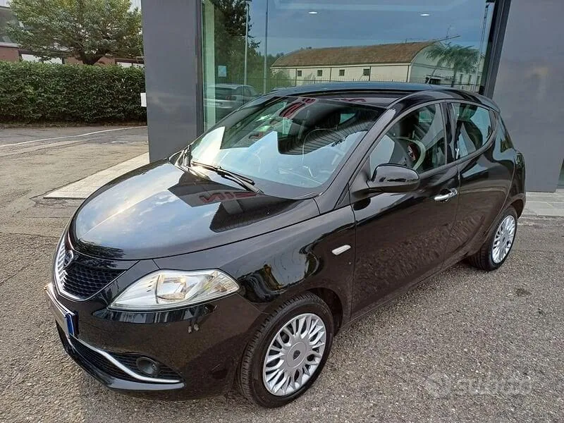 Lancia Ypsilon 2016 photo 2