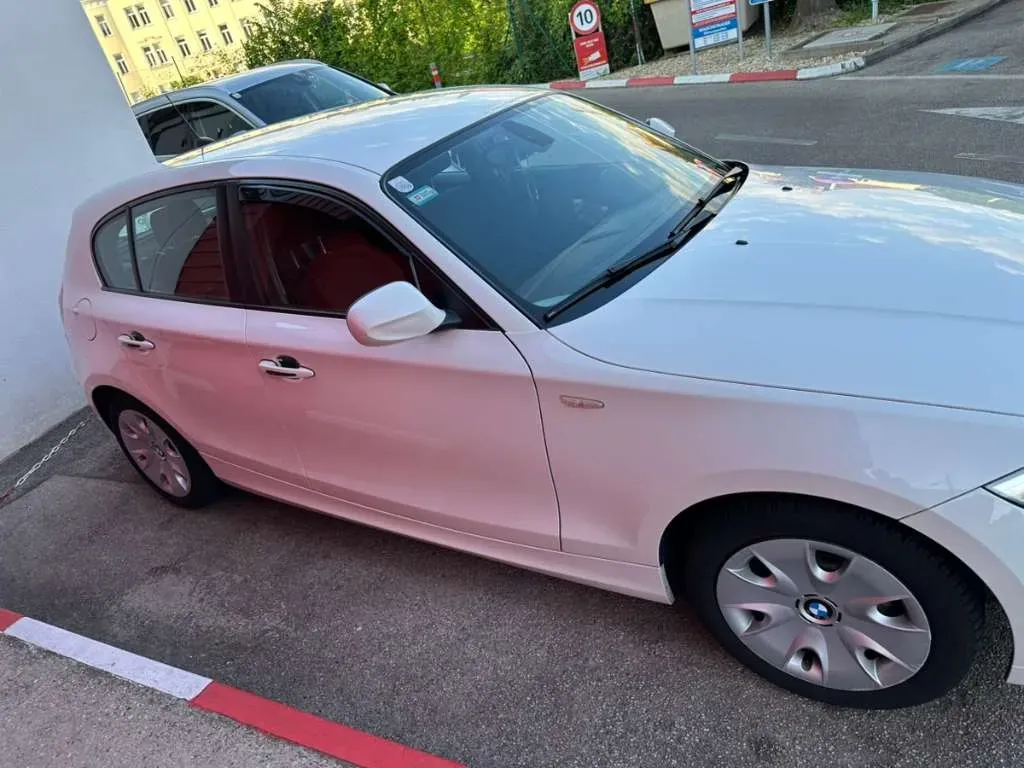 BMW 1 Series 2010 photo 2