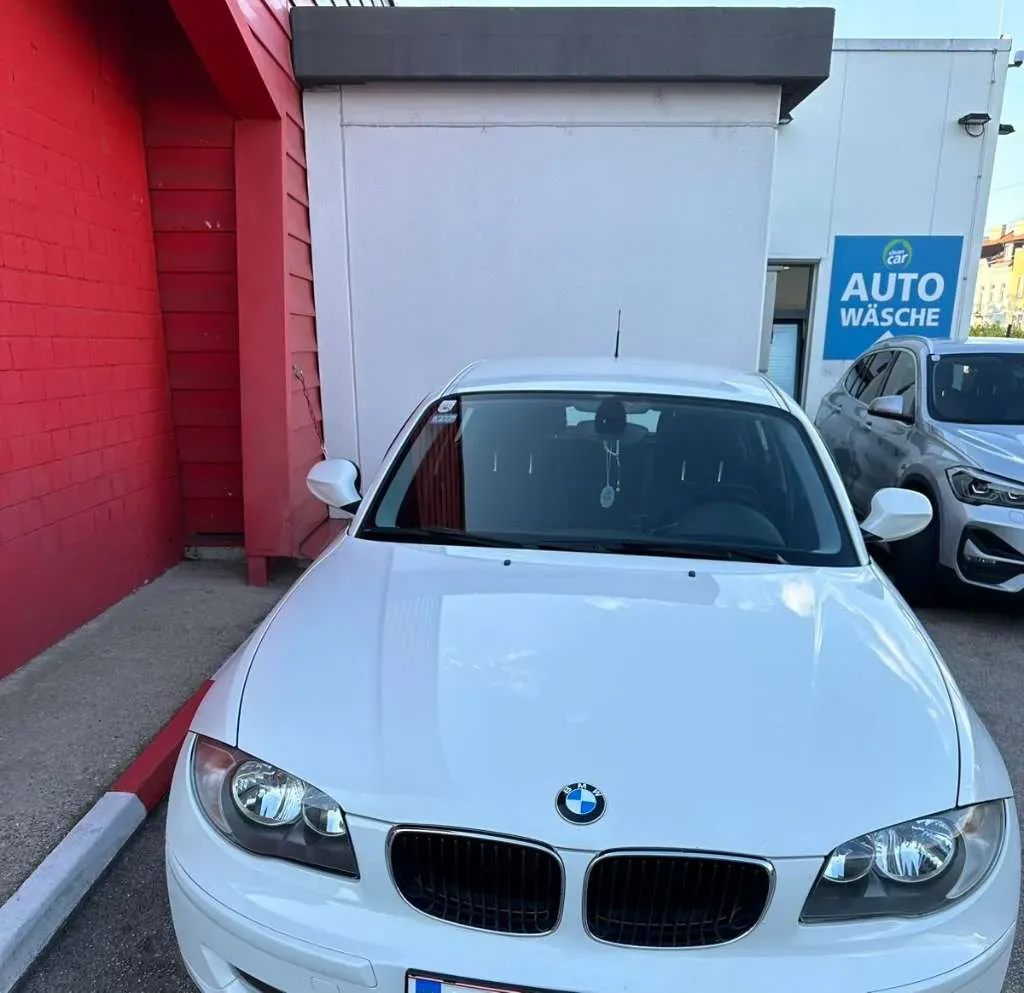 BMW 1 Series 2010 photo 3