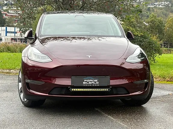 Tesla Model Y 2023 photo 2