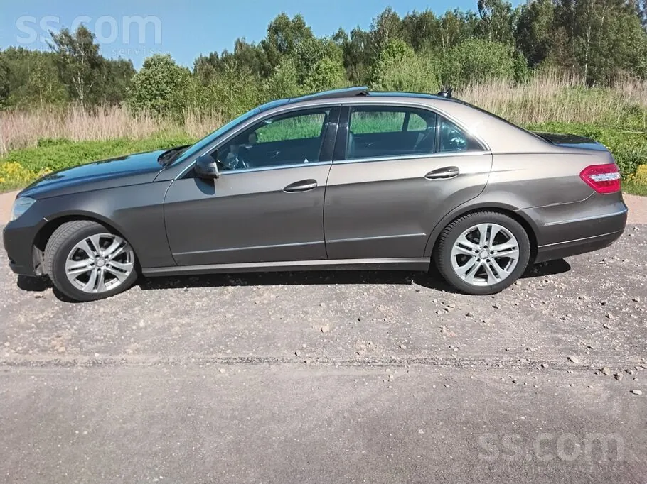 Mercedes-Benz E200 2011 photo 2