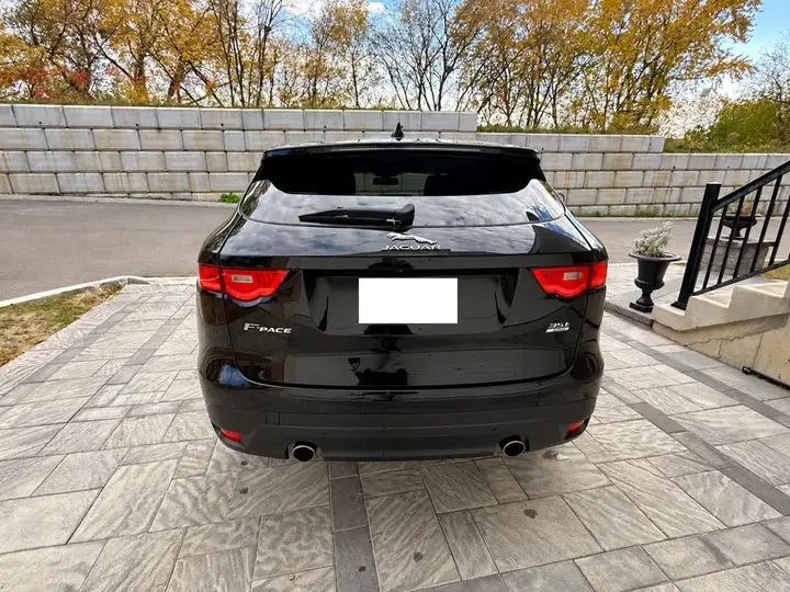 Jaguar F-Pace 2018 photo 4