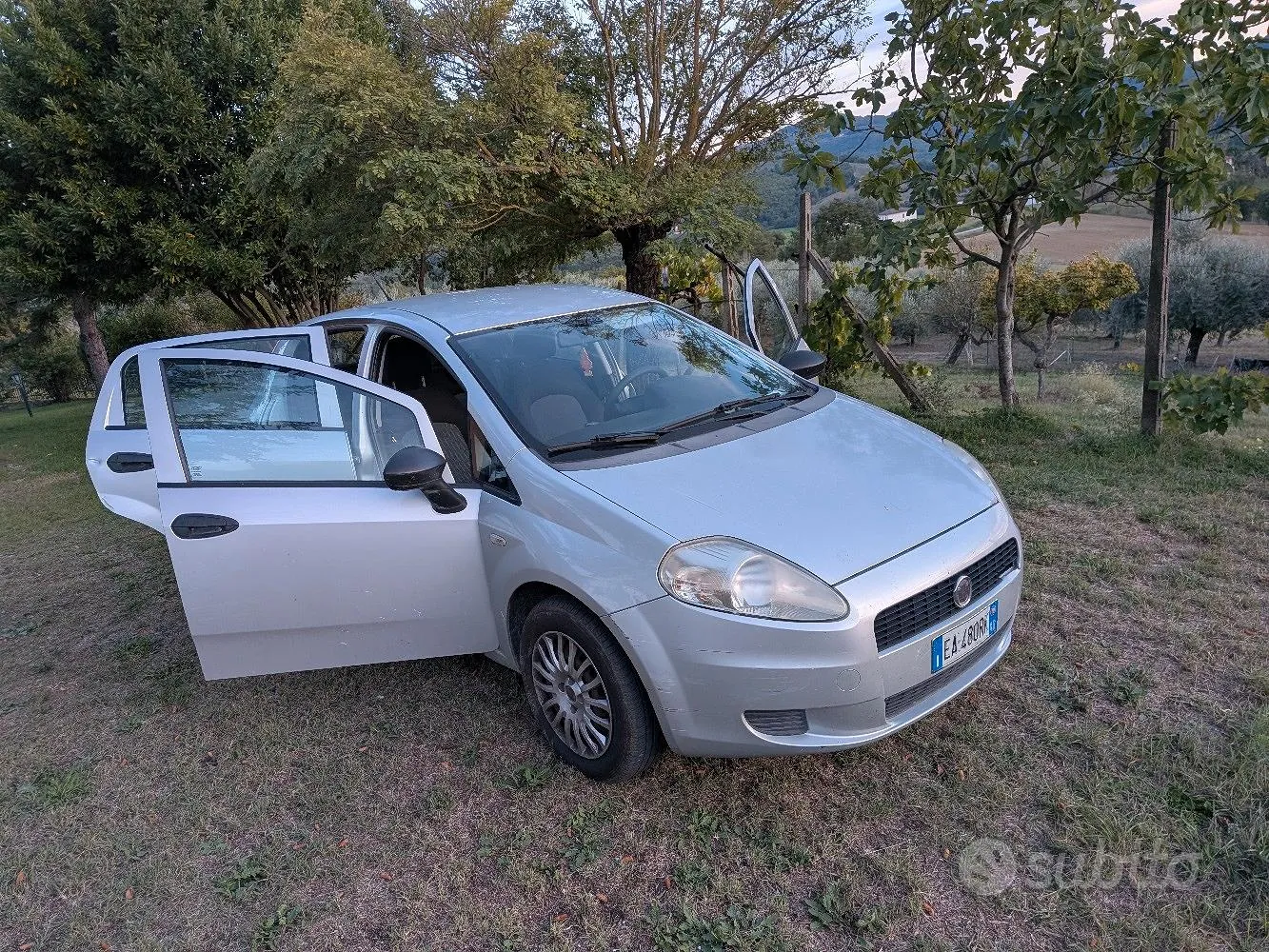 Fiat Grande Punto 2010 photo 2