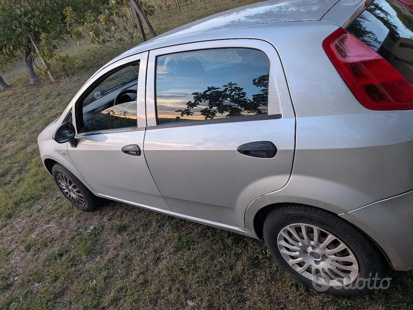 Fiat Grande Punto 2010 photo 4