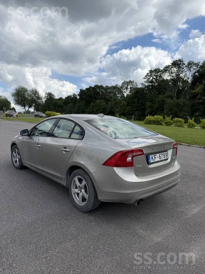 Volvo S60 2015 photo 4