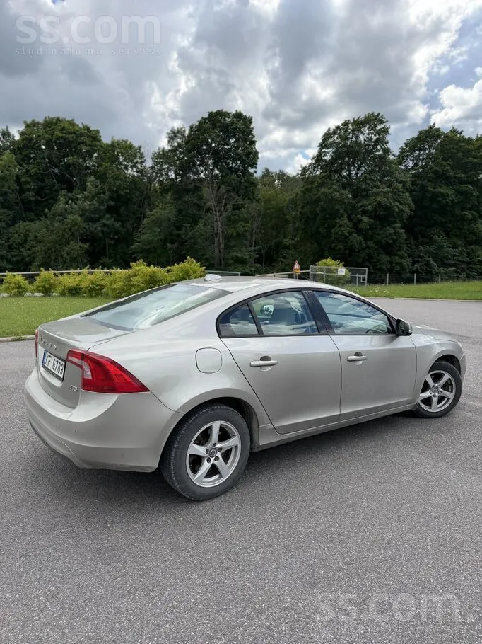 Volvo S60 2015 photo 2