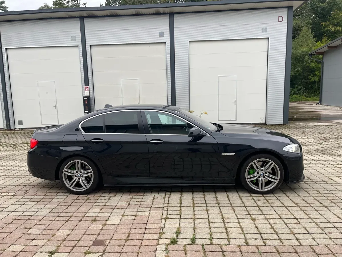 BMW 5 Series 2010 photo 2