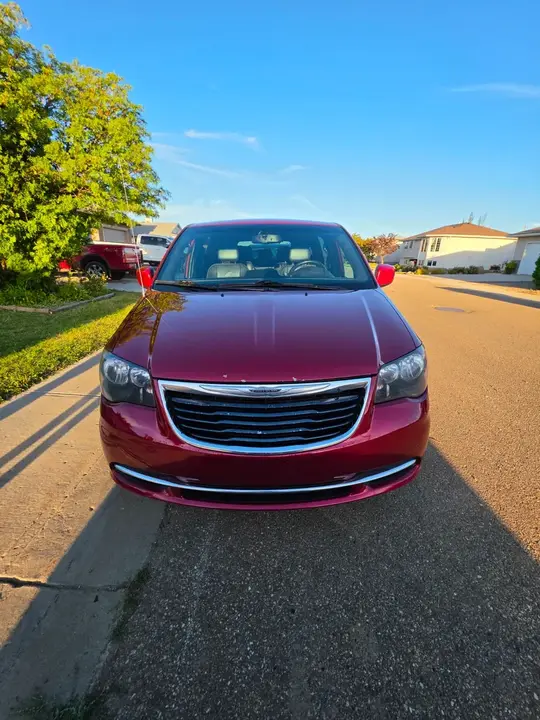 Chrysler Town & Country 2016 photo 3