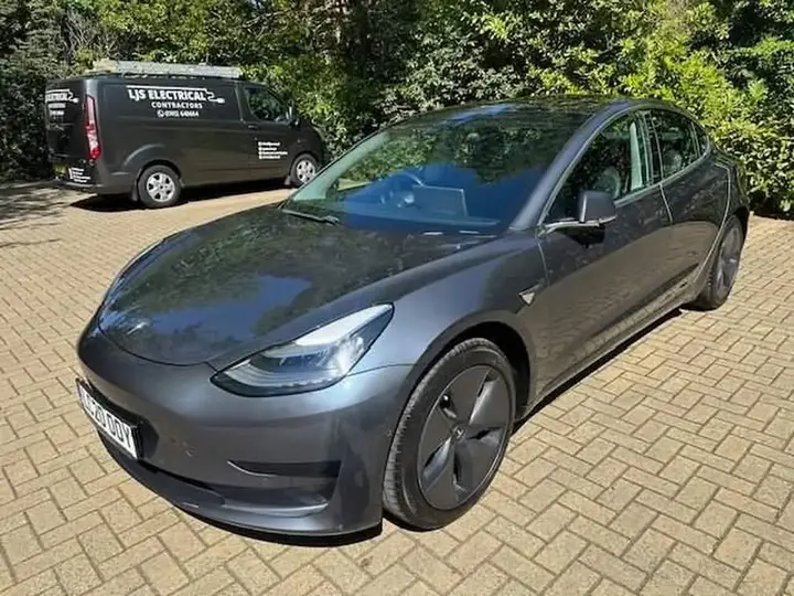 Tesla Model 3 2020 photo 3