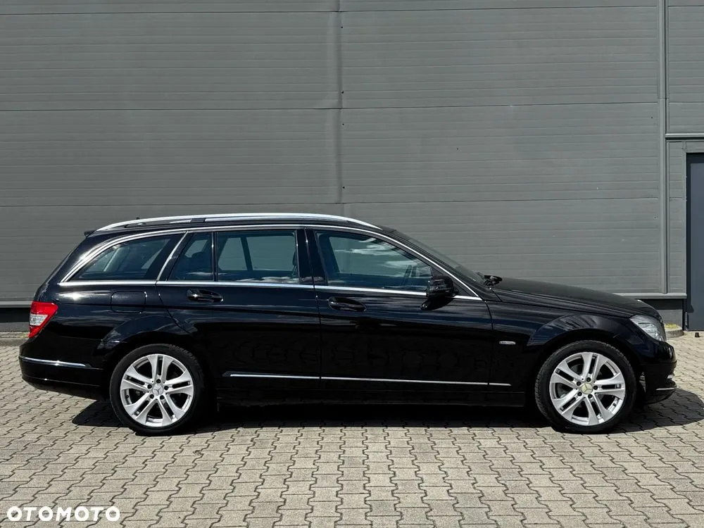 Mercedes-Benz C-Class 2011 photo 2