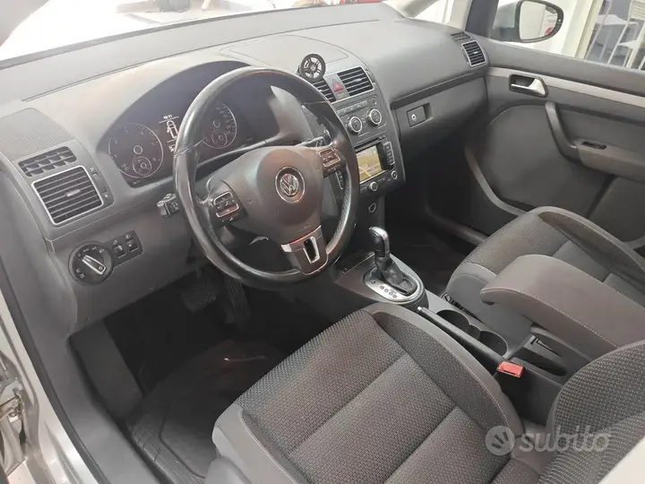 Volkswagen Touran 2015 photo 2
