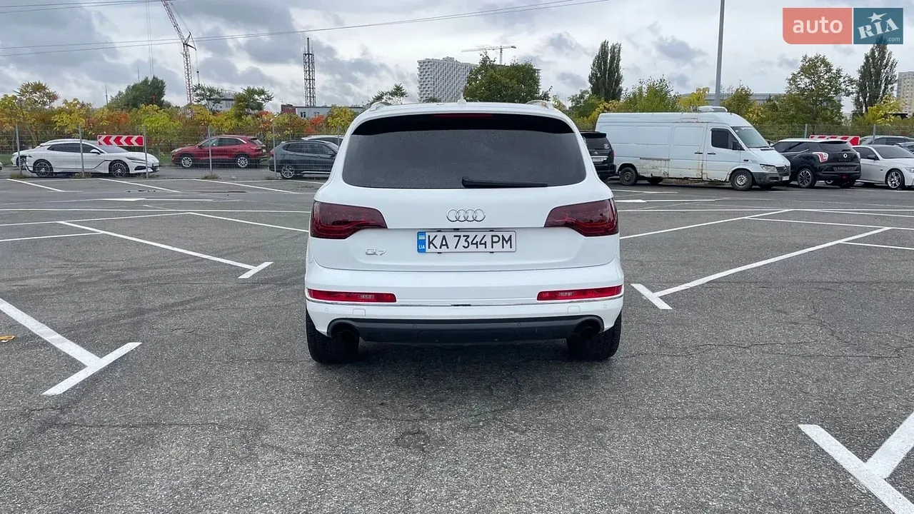 Audi Q7 2011 photo 2