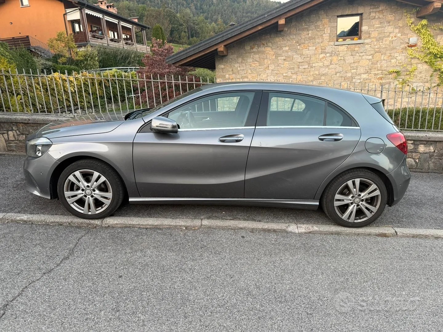 Mercedes-Benz A180D 2016 photo 4