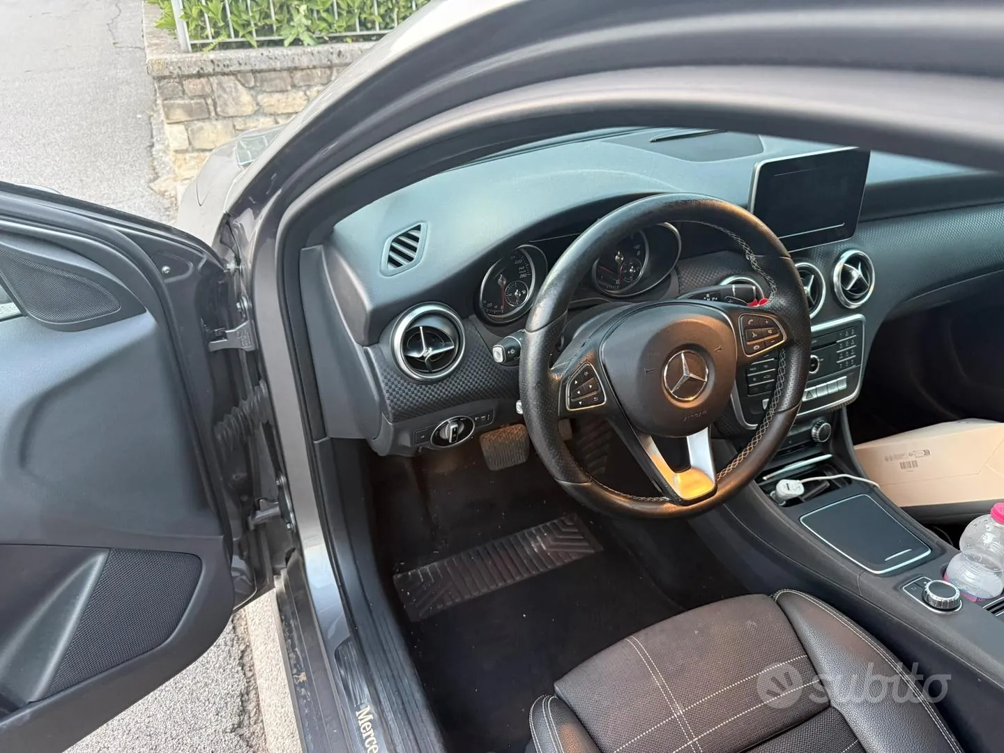 Mercedes-Benz A180D 2016 photo 2